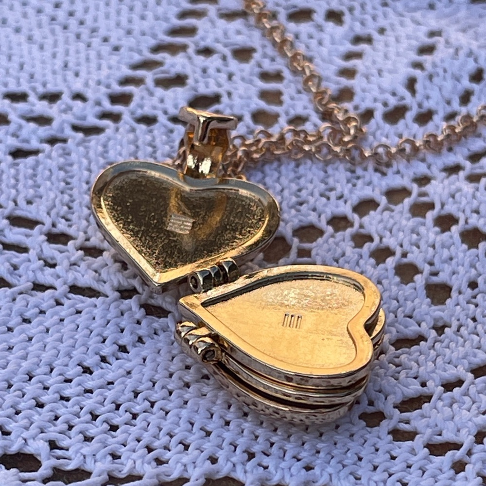 Golden Heart Locket Necklace flower shape fits 4 photos cool design gold gift - Picture 7 of 10